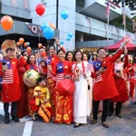 Des Vietnamiens lors des activités marquant le 80e anniversaire de la Fête nationale du Vietnam à Kuala Lumpur (Malaisie). Photo / VNA