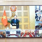 Le vice-Premier ministre Tran Hong Hà a présidé, le 26 novembre, une réunion en présentiel et en visioconférence avec les provinces concernées, exigeant la mise en œuvre immédiate de mesures d’urgence face du typhon n°15 (Koto). Photo VNA