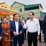 Le président de l'Assemblée nationale, Tran Thanh Man (deuxième à droite), dirige une délégation de travail chargée d'inspecter les préparatifs des élections des députés à la 16e Assemblée nationale et aux conseils populaires à tous les niveaux pour le mandat 2026-2031 dans la province de Nghê An, le 28 février. (Photo : VNA)