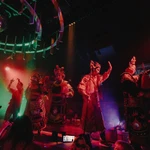Des artistes chevronnés interprètent du Tuong avec de la musique moderne. (Source : Entropy)