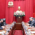 Lors d'une rencontre. Photo / VNA