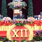 Le secrétaire général du Comité central du Parti révolutionnaire populaire lao, Thongloun Sisoulith, prononce le discours de clôture du 12e Congrès national du Parti révolutionnaire populaire lao. (Photo : VNA)