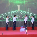 Lors de la cérémonie inaugurale de la chaîne de production de produits alimentaires en boîte carton stérilisée Tetra Recart® au Vietnam. Photo : VNA