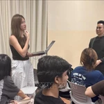 En classe, les élèves partagent leurs connaissances et leurs impressions sur l'histoire du Vietnam. (Photo : VNA)