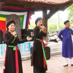 Chant de quan họ lors de la fête du temple Dên Dô. Photo : VNA