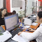 La transformation numérique au Centre de services administratifs publics de Quang Thiện (Ninh Bình) facilite et accélère les démarches des citoyens. Photo : VNA