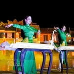 « Ký ức Hội An » – un spectacle artistique immersif haut en couleurs, présenté sur une scène en plein air de 25.000 m², mobilisant près de 500 artistes et combinant de multiples formes d’expression artistique. Photo : VNA