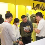 Des clients visitent un stand à l'IBTE 2024. (Photo fournie par l'organisateur)