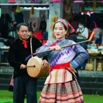 Un numero de danse traditionnelle de l'ethnie de Mông. Photo : VNA