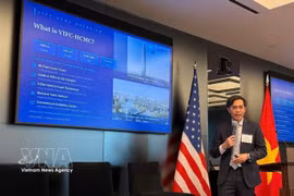 Le professeur associé Dr. Nguyen Huu Huan s'exprime lors du Forum d'affaires Vietnam-États-Unis tenu le 23 mars 2026 à New York. Photo: VNA