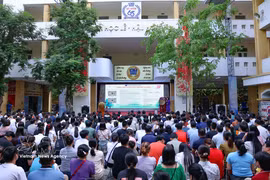 Le lycée Tran Nhan Tong organise une rencontre avec les élèves admis en seconde pour l'année scolaire 2026-2027. Photo : VNA