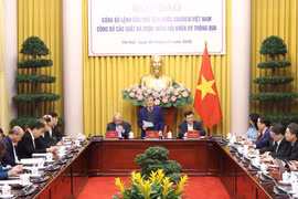 Conférence de presse pour annoncer officiellement l’Ordre présidentiel promulguant 12 lois. Photo: VNA