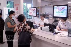 Paiement des frais à l'hôpital général de Lam Hoa à Thai Binh. Photo: VNA