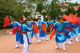 Tro Xuan Pha (danse Xuan Pha) est reconnu comme patrimoine culturel immatériel national. Photo: VNA