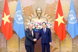Le président de l'Assemblée nationale du Vietnam, Tran Thanh Man (droite), rencontre le Secrétaire général des Nations Unies, Antonio Guterres. Photo: VNA