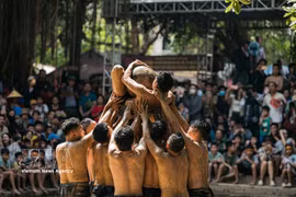 Bac Ninh : La fête du "Vat cau nuoc", un trésor culturel unique du Kinh Bac