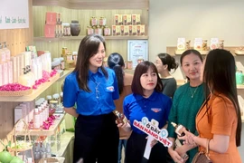 La coopérative Hanoi Xanh présente des produits respectueux de l'environnement. Photo : VNA