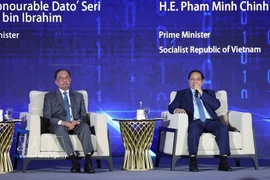 Le Premier ministre Pham Minh Chinh prend la parole lors d'un colloque intitulé «Réseau intelligent : construire des ponts grâce à la collaboration souveraine en matière d'IA». Photo : VNA 