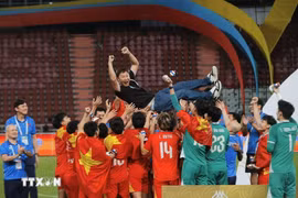 Sous la houlette du sélectionneur sud-coréen Kim Sang Sik, l'équipe masculine des moins de 22 ans (U22) du Vietnam décroche la médaille d’or aux 33es Jeux d’Asie du Sud-Est (SEA Games 33). Photo: VNA