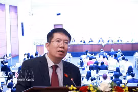 Le chef adjoint du Bureau de l'Assemblée nationale, Nguyen Van Hien, prend la parole lors de la conférence de presse. Photo : VNA