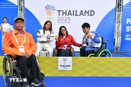 La nageuse Vi Thi Hang remporte sa quatrième médaille d'or aux 13es ASEAN Para Games. Photo : VNA