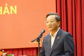 L'ambassadeur du Vietnam au Laos, Nguyen Minh Tam, s'exprime à la rencontre. Photo: VNA