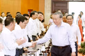 Le secrétaire général du Parti et président de la République, To Lam, et les délégués. Photo: VNA