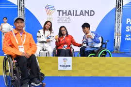 La nageuse Vi Thi Hang remporte sa quatrième médaille d'or aux Jeux. Photo : VNA