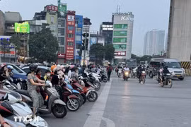 Hanoï établit une feuille de route progressive qui débutera par une phase pilote en juillet 2026 dans neuf quartiers situés à l'intérieur du périphérique n°1. Photo: VNA
