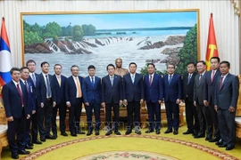 Les deux délégations des ministères vietnamien et lao de la Sécurité publique. Photo: VNA