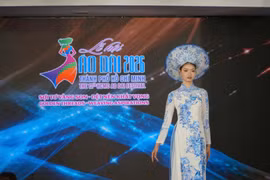 Le défilé d'ao dai est l'un des points d'orgue de l'événement le matin du 3 mars. Photo : baotintuc