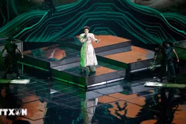 Le chanteur Duc Phuc, représentant du Vietnam, remporte une victoire éclatante au concours musical international Intervision 2025. Photo: VNA