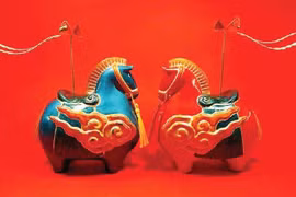 "Cheval aux fleurs d’abricot". Photo: nhandan.vn