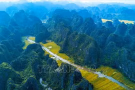 Tam Coc - Bich Dong (trois grottes-grotte vertéreraude) est une destination touristique prisée à Ninh Binh. Photo: VNA