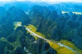 Tam Coc - Bich Dong (trois grottes-grotte vertéreraude) est une destination touristique prisée à Ninh Binh. Photo: VNA