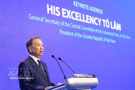 Le secrétaire général du Parti communiste du Vietnam et président vietnamien, To Lam, s'exprime lors du 23e Dialogue de Shangri-La à Singapour. Photo: VNA