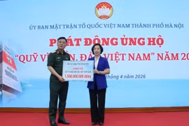 Cérémonie de lancement de la collecte de fonds "Pour la mer et les îles du Vietnam". Photo: hanoimoi