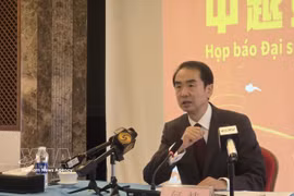 L’ambassadeur de Chine au Vietnam, He Wei, à la rencontre avec la presse, le 21 avril à Hanoï. Photo: VNA
