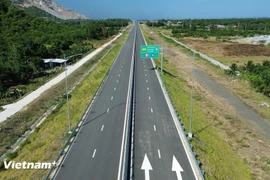 Le ministère de la Construction vise un objectif majeur de porter le réseau autoroutier du pays à 5 000 kilomètres. Photo: Vietnam+