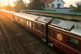 Le nouveau service de croisière ferroviaire de luxe reliant Hanoï à Hô Chi Minh-Ville mise autant sur le voyage lent et l’expérience immersive que sur le trajet lui-même. Photo: SJourney