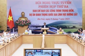 Le Premier ministre Pham Minh Chinh préside la troisième réunion du Comité de pilotage des ouvrages majeurs et des projets ferroviaires d’importance nationale. Photo: VNA
