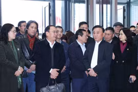 Le permanent du Secrétariat du Comité central du Parti communiste du Vietnam, Tran Cam Tu, examine les préparatifs du 14e Congrès national du Parti. Photo: VNA