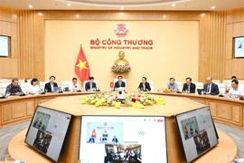 Le ministre vietnamien de l'Industrie et du Commerce, Nguyen Hong Dien, à la séance de négociation en ligne. Photo: baochinhphu.vn