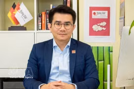 Pham Khanh Nam, rédacteur en chef du magazine Huong Viet. Photo: VNA
