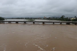Les eaux des rivières de Quang Ngai sont montées en flèche. Photo: VNA