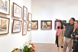 À Hanoï, l’eau et la couleur racontent une histoire