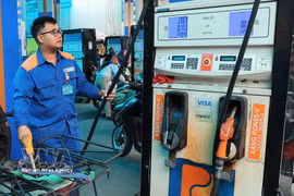 Les stations-service de Petrolimex disposent toujours de suffisamment de carburant pour répondre aux besoins de la population. Photo : VNA