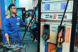 Les stations-service de Petrolimex disposent toujours de suffisamment de carburant pour répondre aux besoins de la population. Photo : VNA