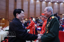 Le président Luong Cuong adresse ses vœux de Nouvel An lunaire aux populations de la province de Lao Cai. Photo : VNA