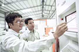Le Vietnam s'apprête à déployer de politiques "hors-cadre" pour attirer les meilleurs experts en science et technologie. Photo: dautu.vn
